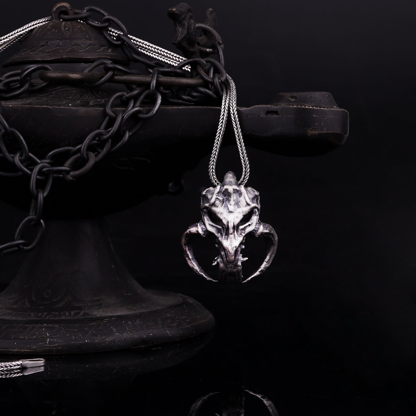 Mandalorian Mythosaur Skull Pendant Necklace