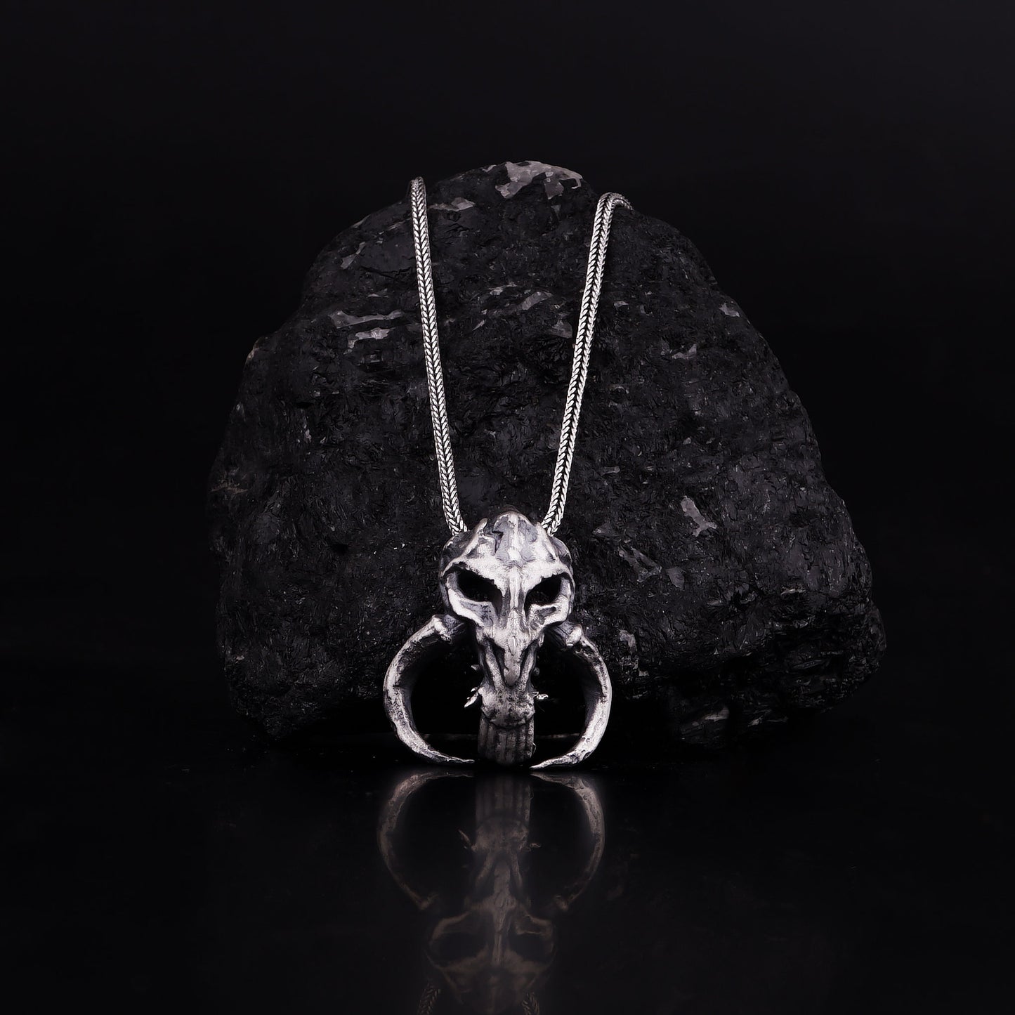 Mandalorian Mythosaur Skull Pendant Necklace