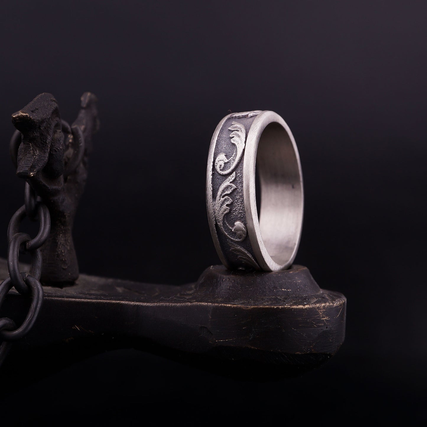 Swan Band Ring