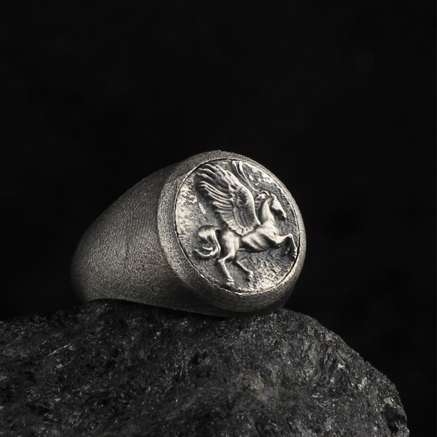 SIGNET RINGS