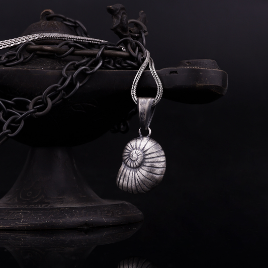 Nature-Inspired Mermaid Seashell Necklace